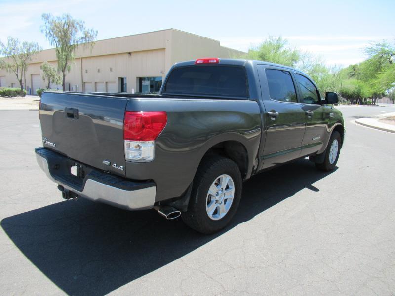 Toyota Tundra Tundra-Grade CrewMax 5.7L 4WD 2013