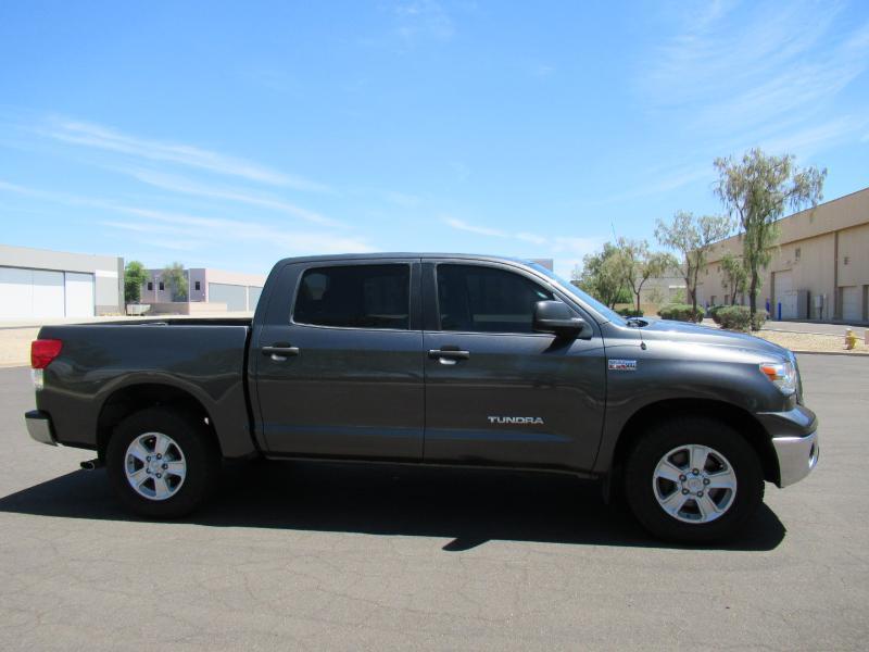 Toyota Tundra Tundra-Grade CrewMax 5.7L 4WD 2013