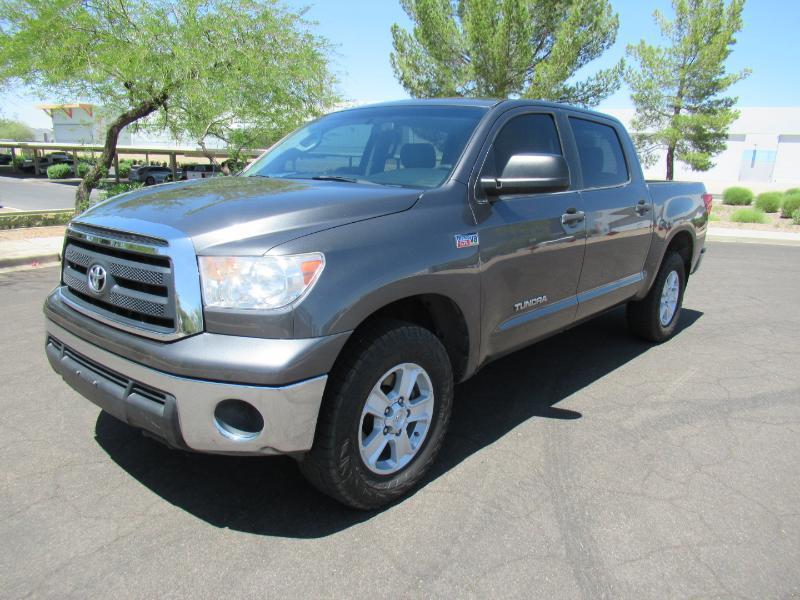 Toyota Tundra Tundra-Grade CrewMax 5.7L 4WD 2013
