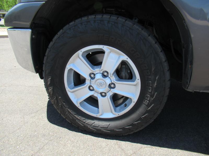 Toyota Tundra Tundra-Grade CrewMax 5.7L 4WD 2013