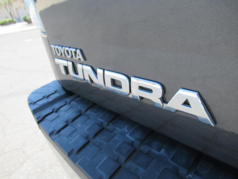 Toyota Tundra Tundra-Grade CrewMax 5.7L 4WD 2013