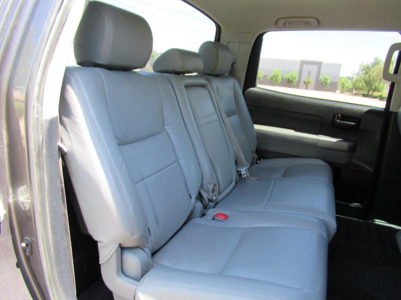 Toyota Tundra Tundra-Grade CrewMax 5.7L 4WD 2013