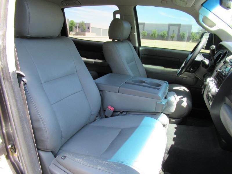 Toyota Tundra Tundra-Grade CrewMax 5.7L 4WD 2013