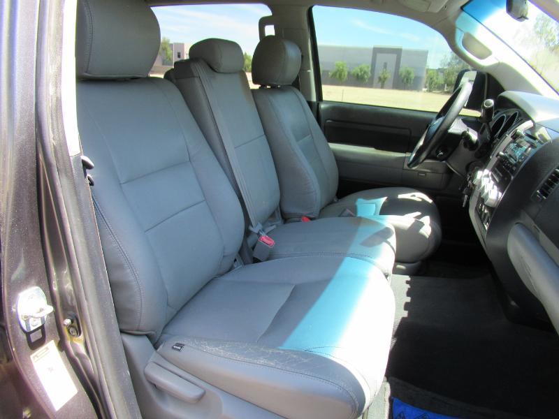 Toyota Tundra Tundra-Grade CrewMax 5.7L 4WD 2013