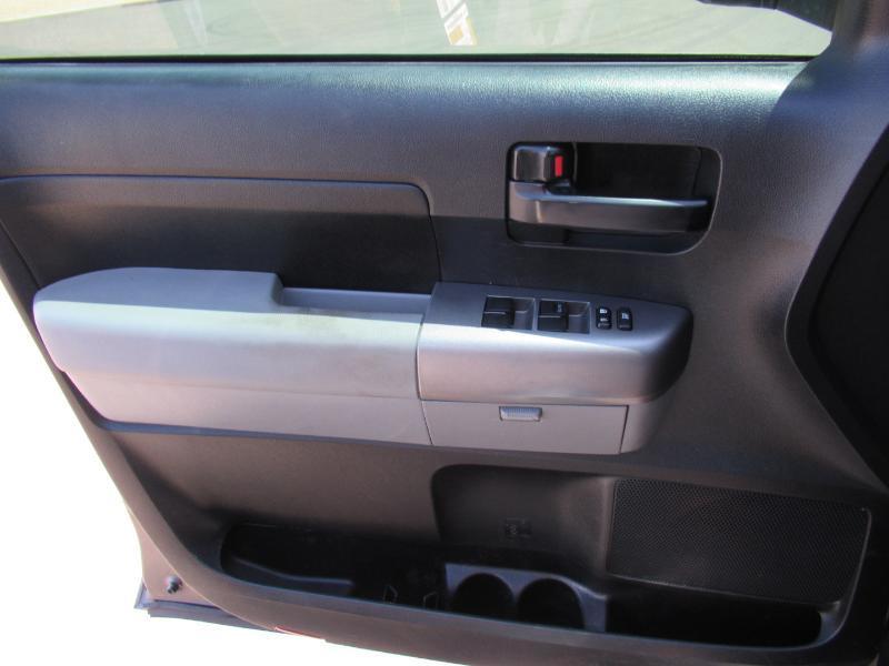 Toyota Tundra Tundra-Grade CrewMax 5.7L 4WD 2013