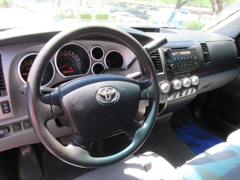 Toyota Tundra Tundra-Grade CrewMax 5.7L 4WD 2013