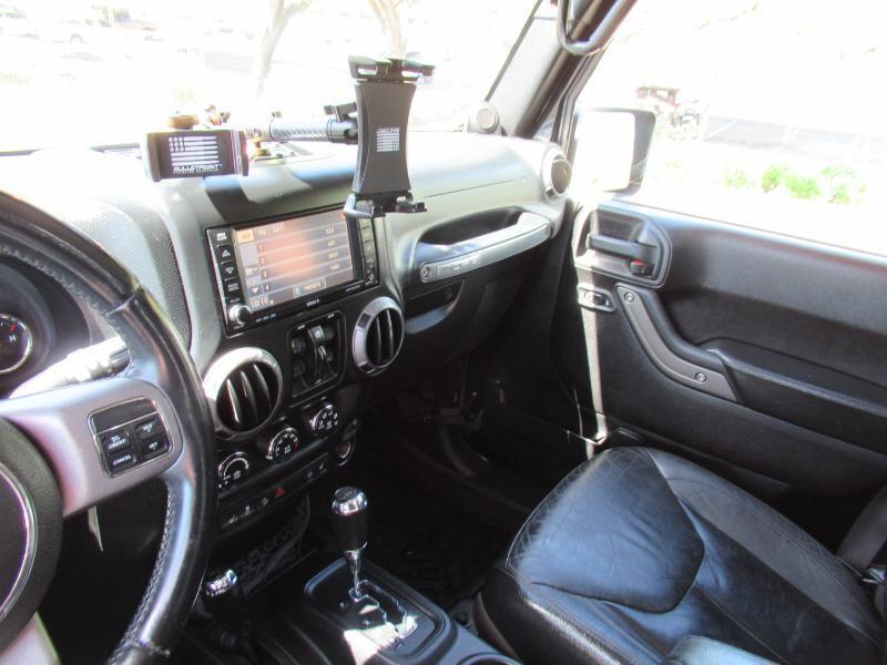 Jeep Wrangler Unlimited Sahara 4WD 2013