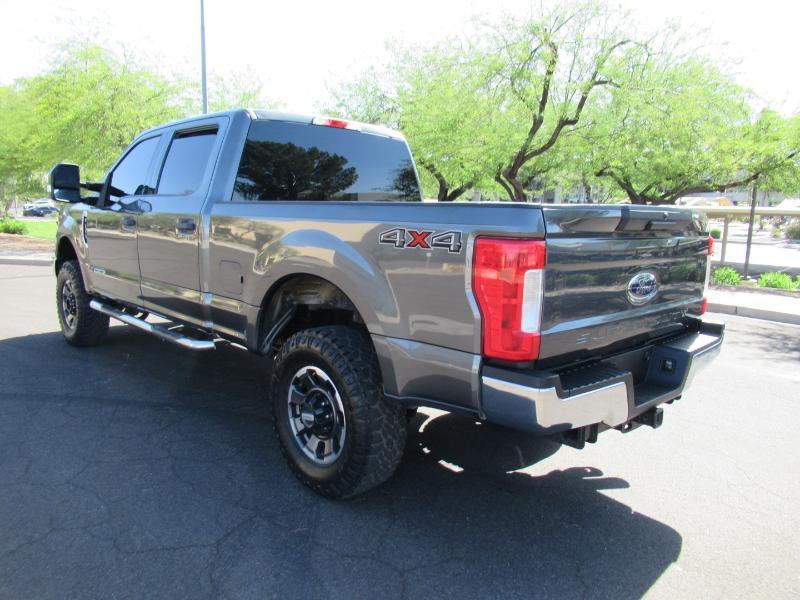 Ford F-250 SD XLT Crew Cab 4WD 2017