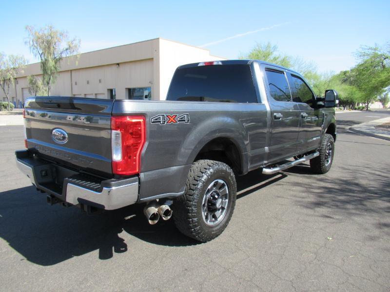 Ford F-250 SD XLT Crew Cab 4WD 2017