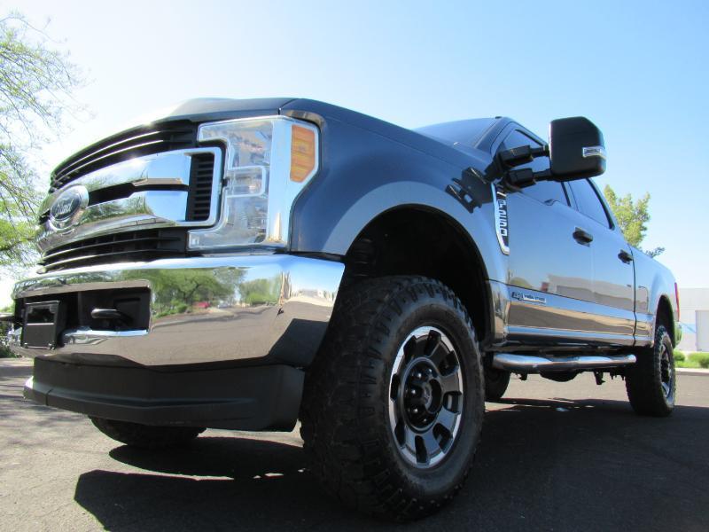 Ford F-250 SD XLT Crew Cab 4WD 2017