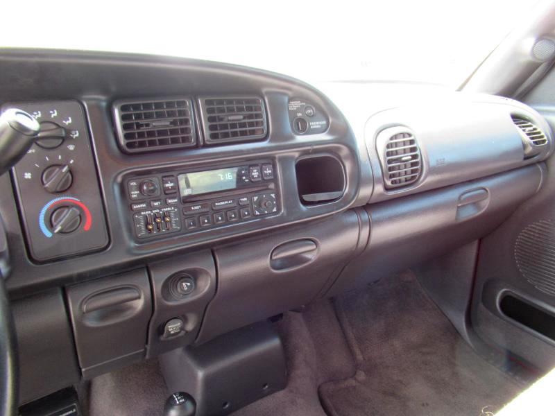 Dodge Ram 3500 SLT Quad Cab 4WD 2002