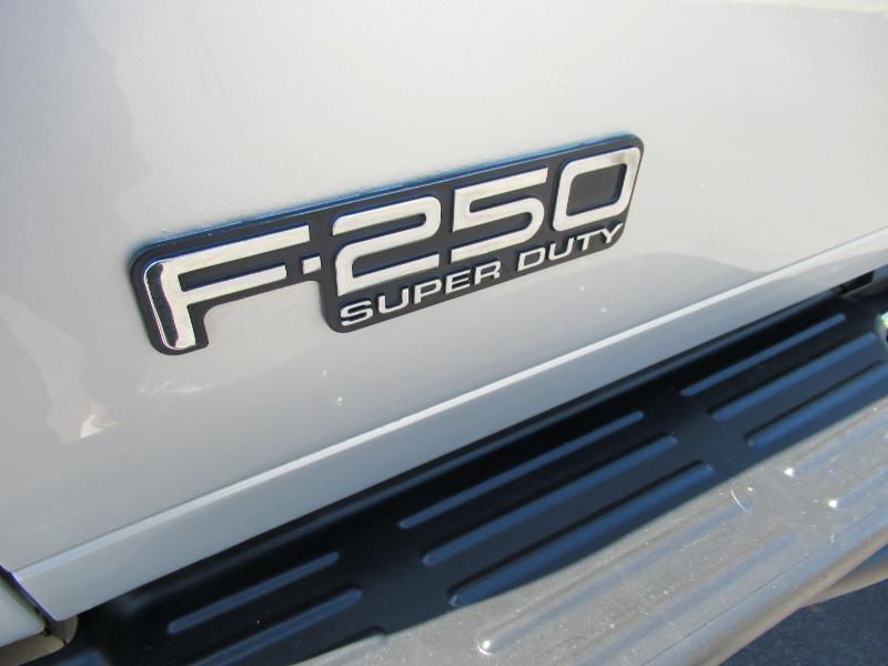 Ford F-250 SD Lariat Crew Cab 4WD 2004