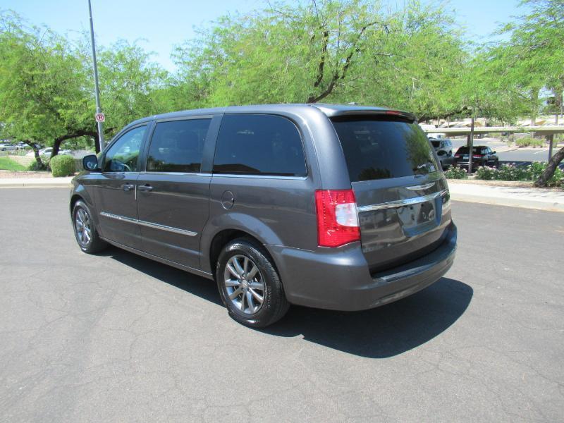 Chrysler Town & Country S 2016