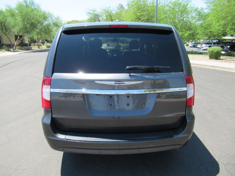 Chrysler Town & Country S 2016