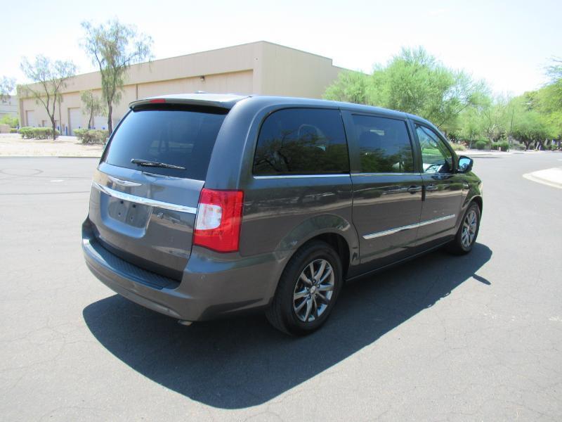 Chrysler Town & Country S 2016