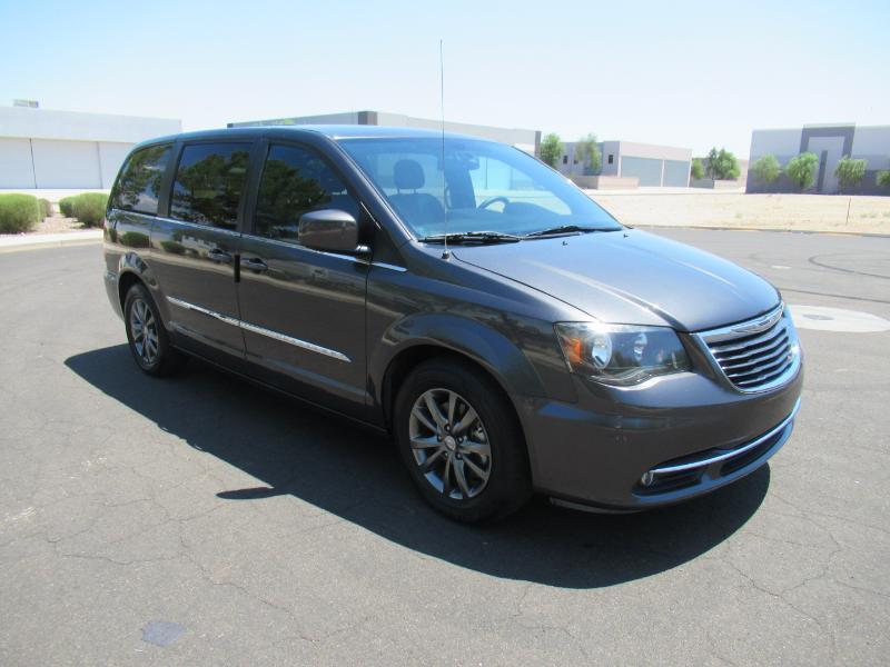 Chrysler Town & Country S 2016