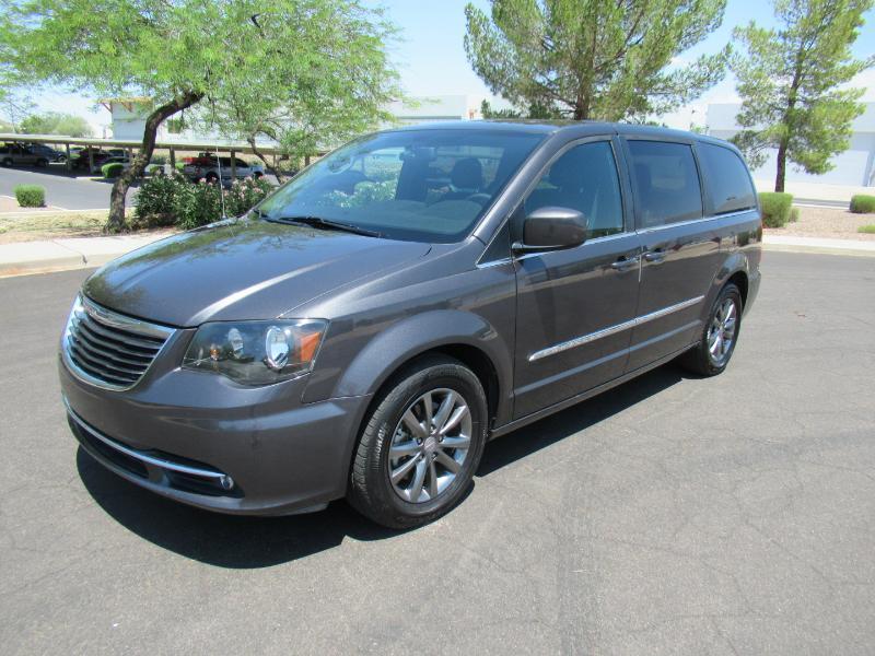 Chrysler Town & Country S 2016
