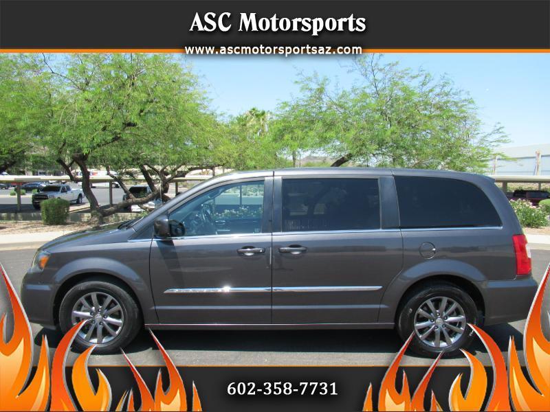 Chrysler Town & Country S 2016
