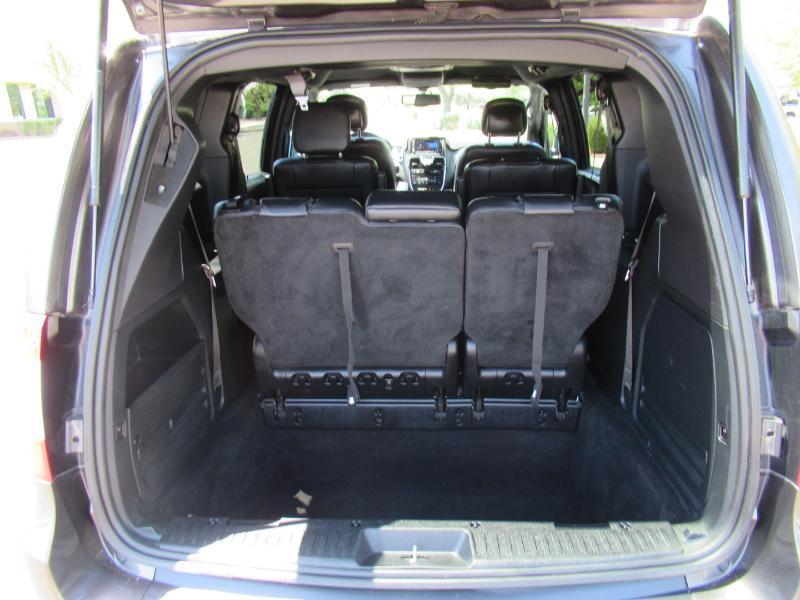 Chrysler Town & Country S 2016