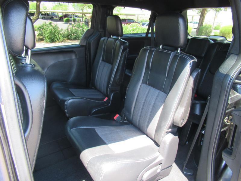 Chrysler Town & Country S 2016