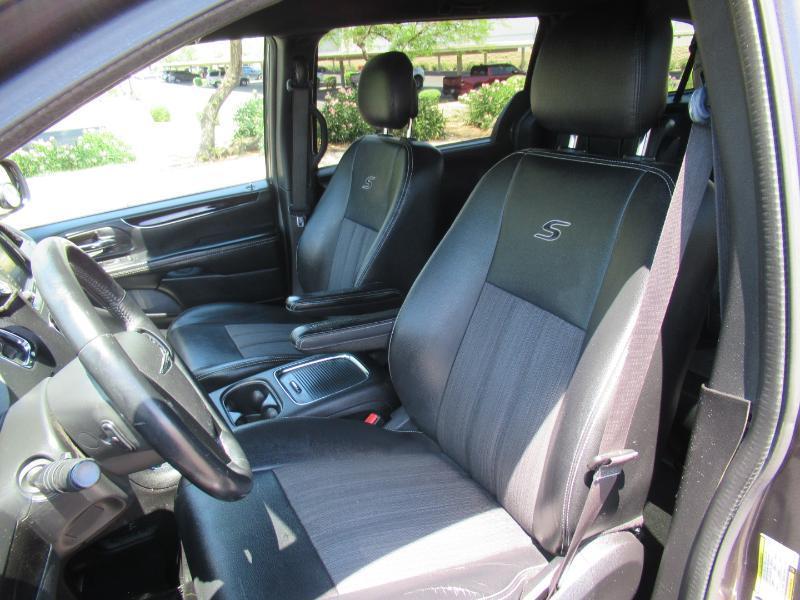 Chrysler Town & Country S 2016