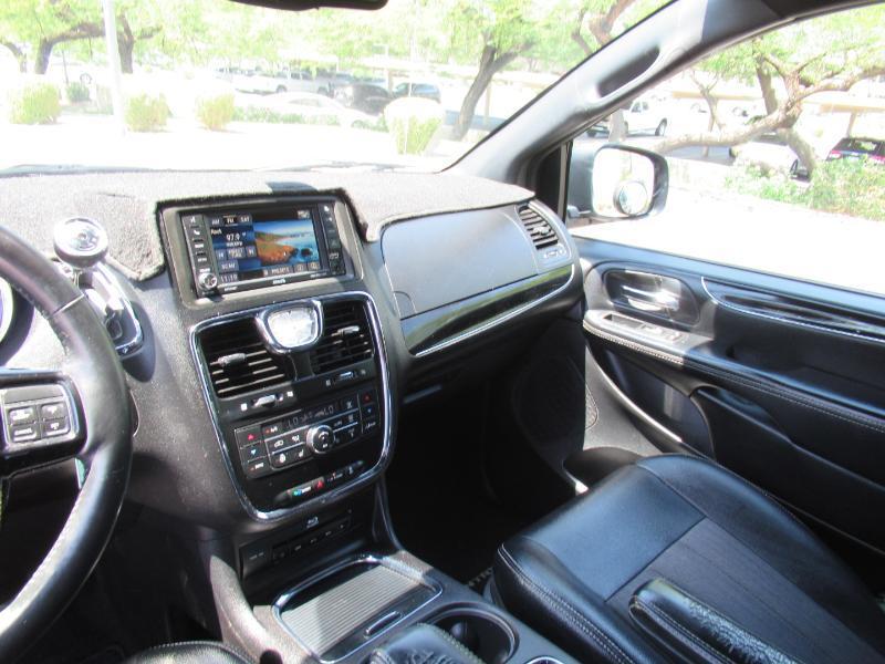 Chrysler Town & Country S 2016