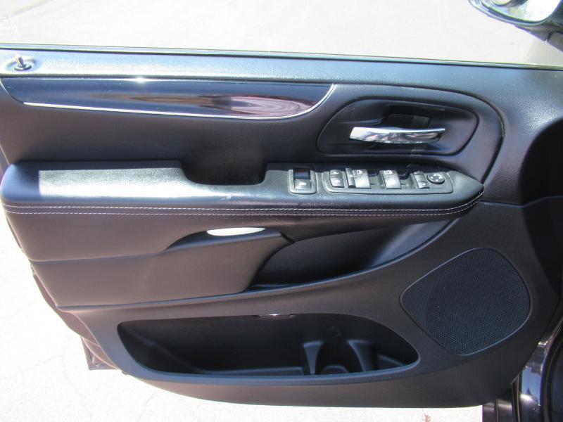 Chrysler Town & Country S 2016