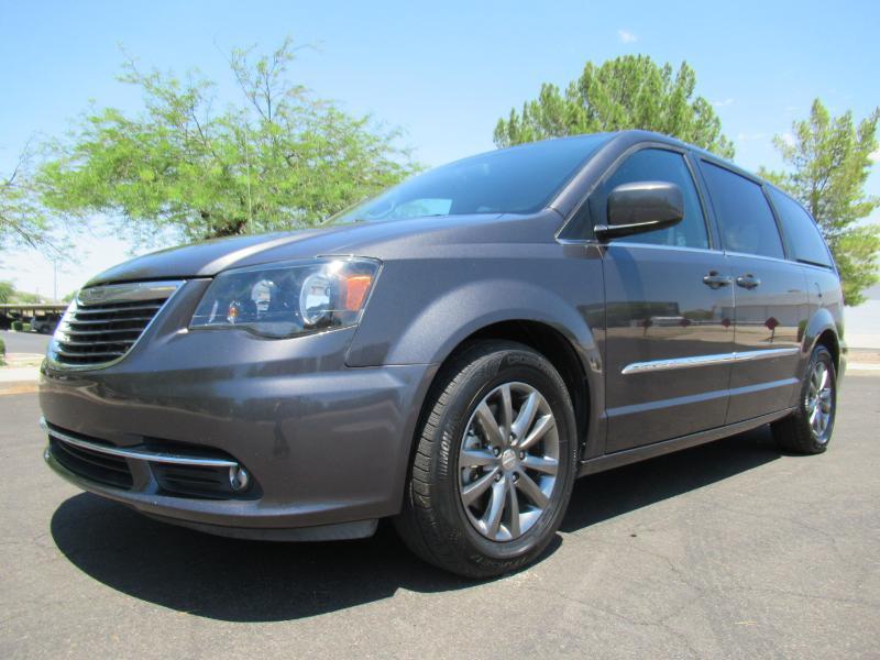 Chrysler Town & Country S 2016
