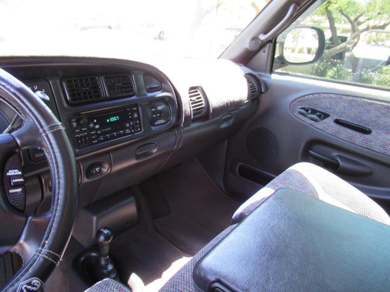 Dodge Ram 2500 Quad Cab 6.5-ft. Bed 4WD 1998