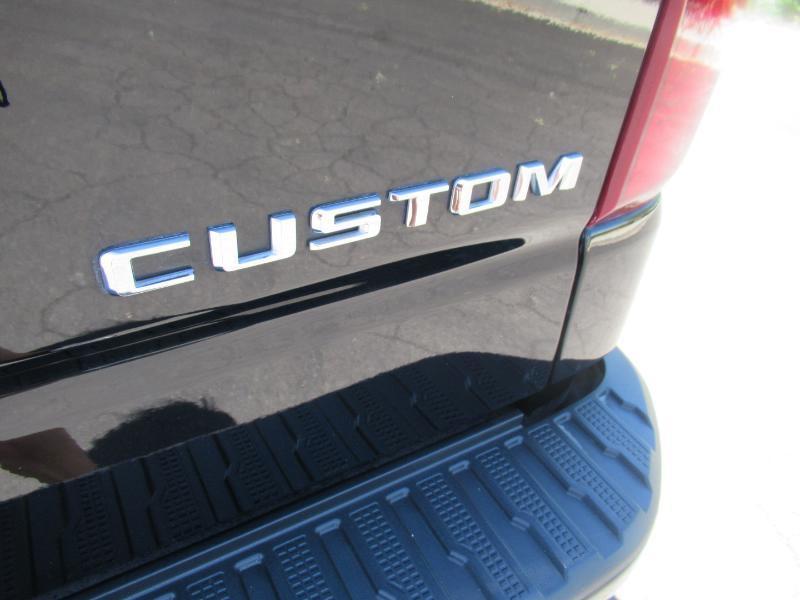Chevrolet Silverado 1500 Custom Crew Cab 2WD 2023