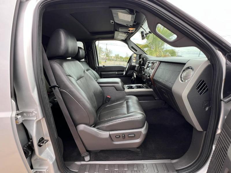 Ford F-350 SD Lariat Crew Cab 4WD 2011