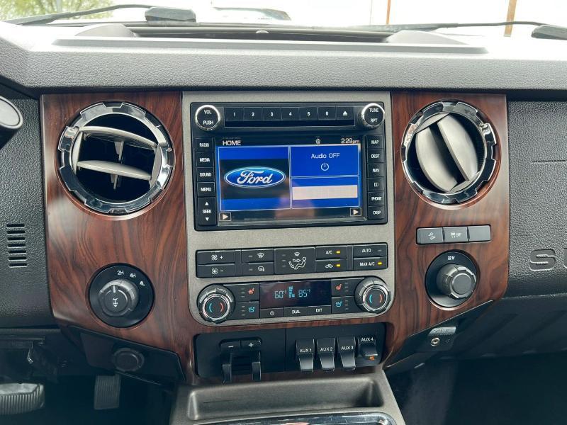 Ford F-350 SD Lariat Crew Cab 4WD 2011