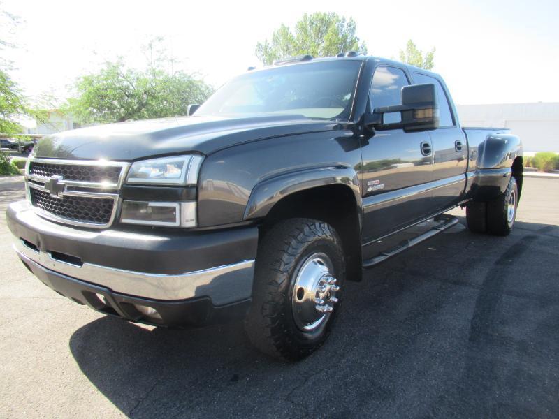 Chevrolet Silverado 3500 LS Crew Cab 4WD DRW 2005