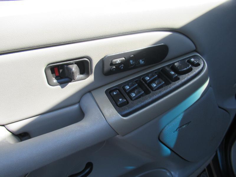 Chevrolet Silverado 3500 LS Crew Cab 4WD DRW 2005
