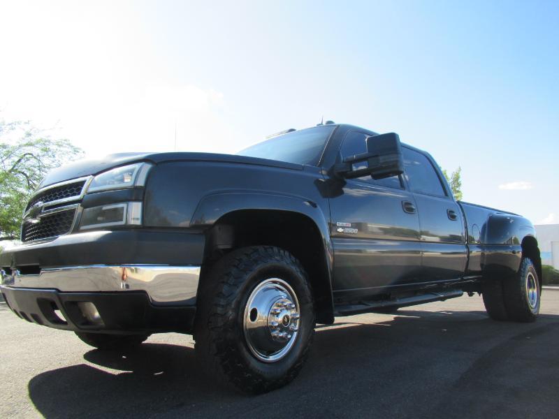 Chevrolet Silverado 3500 LS Crew Cab 4WD DRW 2005