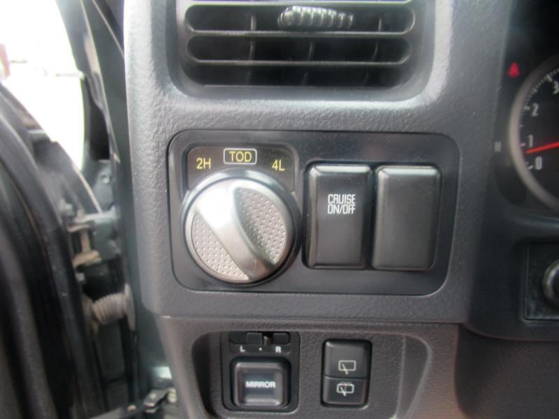 Isuzu Axiom S 4WD 2004