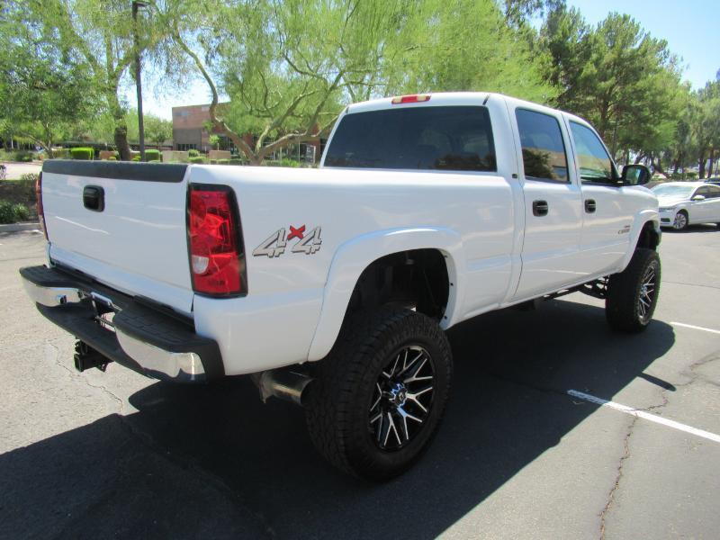 Chevrolet Silverado 2500HD LT Crew Cab 4WD 2004