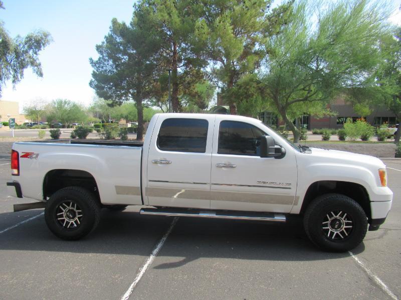 GMC Sierra 2500HD Denali Crew Cab 4WD 2013