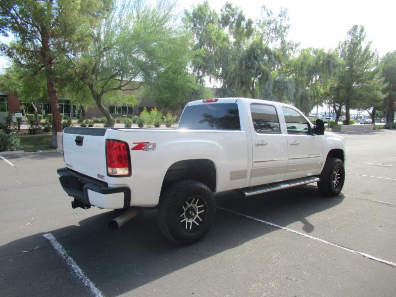 GMC Sierra 2500HD Denali Crew Cab 4WD 2013