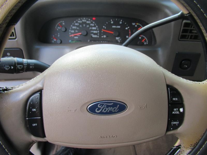 Ford F-250 SD Lariat Crew Cab 2WD 2004