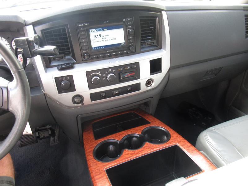 Dodge Ram 3500 Laramie Mega Cab 4WD DRW 2007