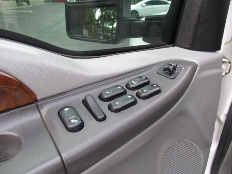Ford F-350 SD Lariat Crew Cab Long Bed 4WD 2004