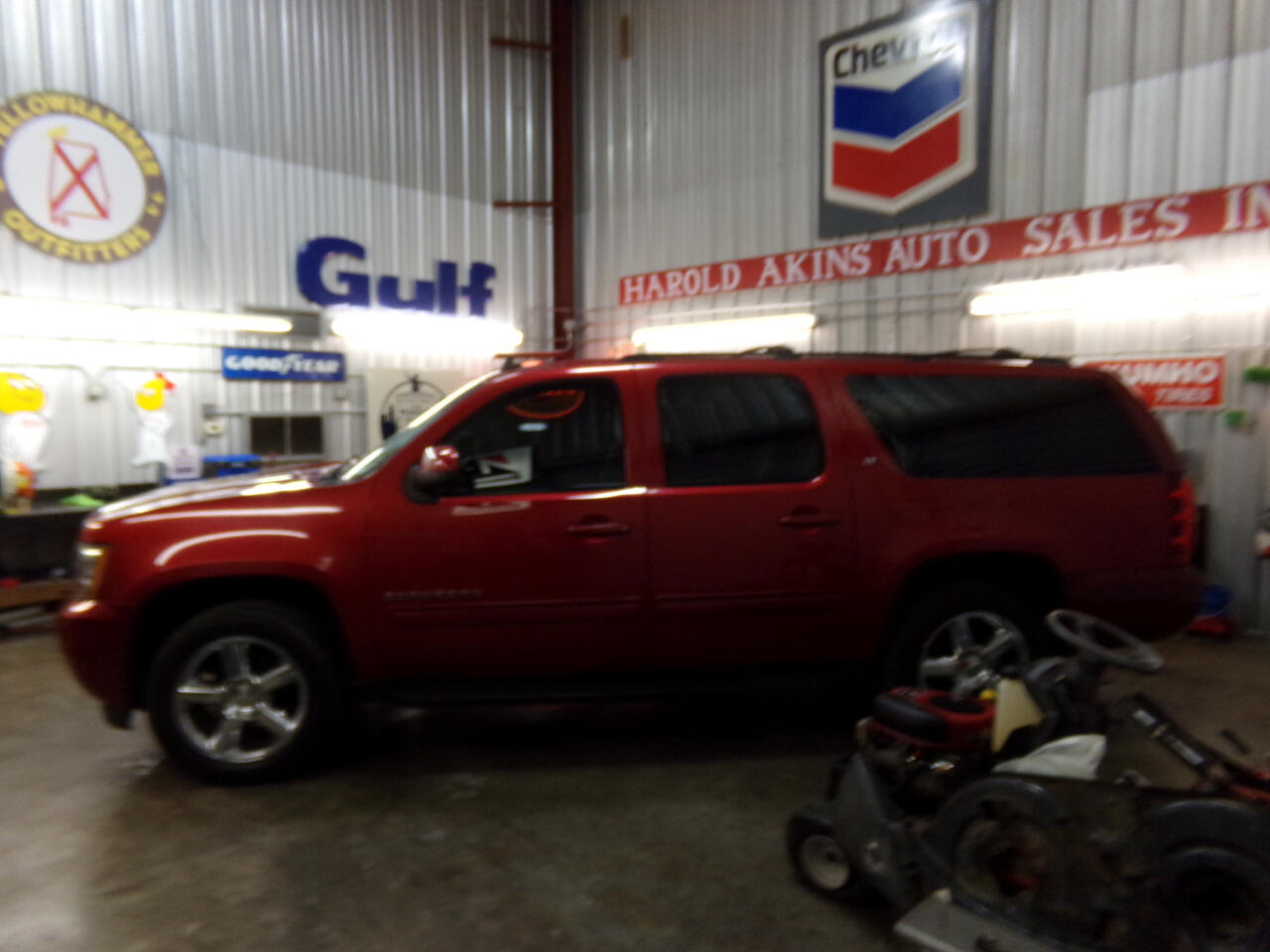 Chevrolet Suburban LT 1500 2WD 2012