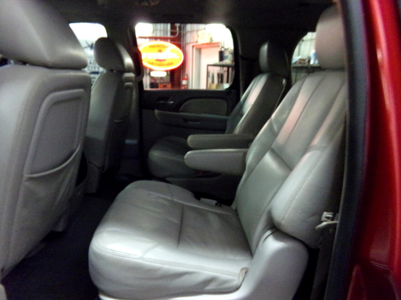 Chevrolet Suburban LT 1500 2WD 2012