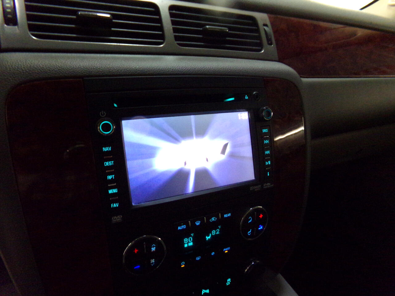 Chevrolet Suburban LT 1500 2WD 2012