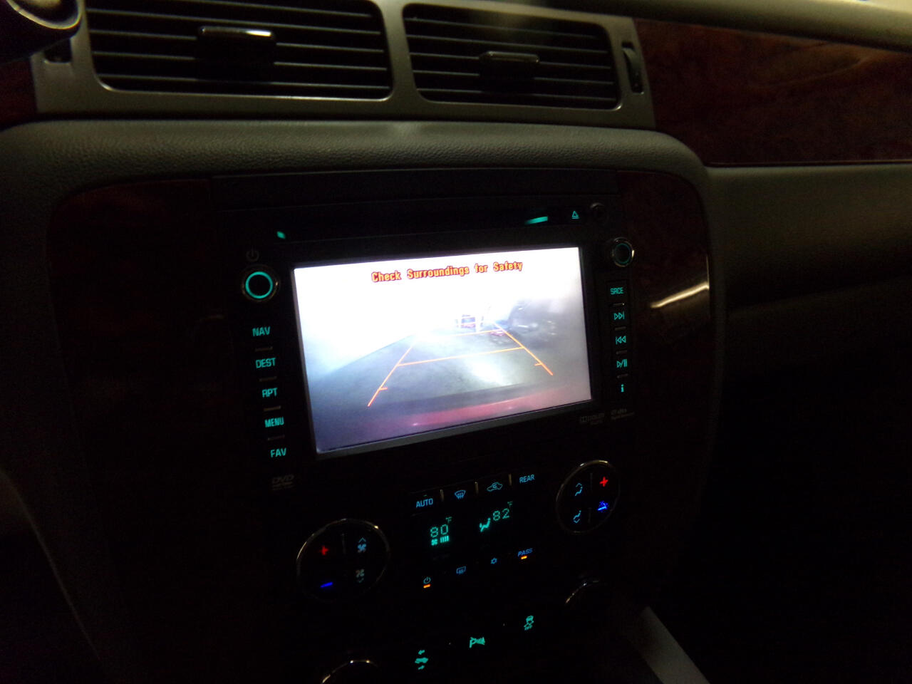 Chevrolet Suburban LT 1500 2WD 2012