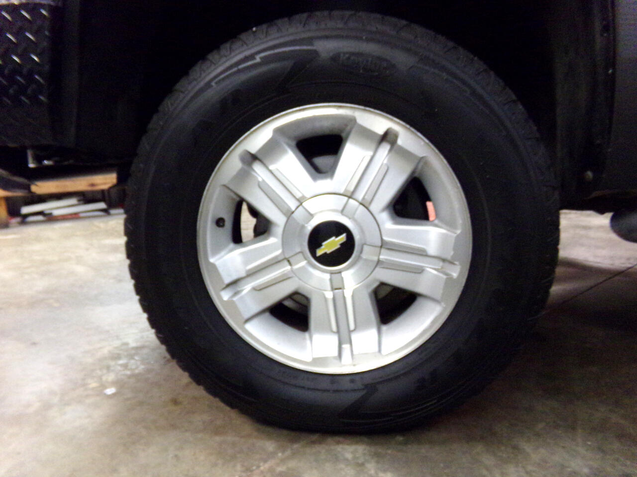 Chevrolet Silverado 1500 LT Crew Cab 4WD 2011