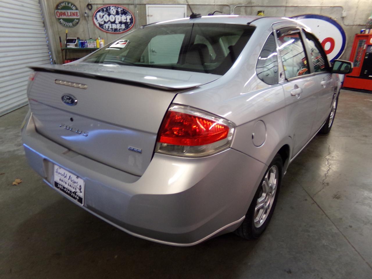 Ford Focus SE Sedan 2008