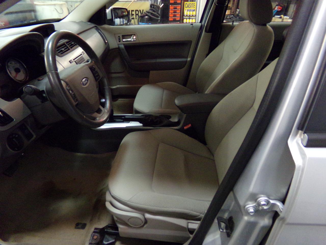 Ford Focus SE Sedan 2008