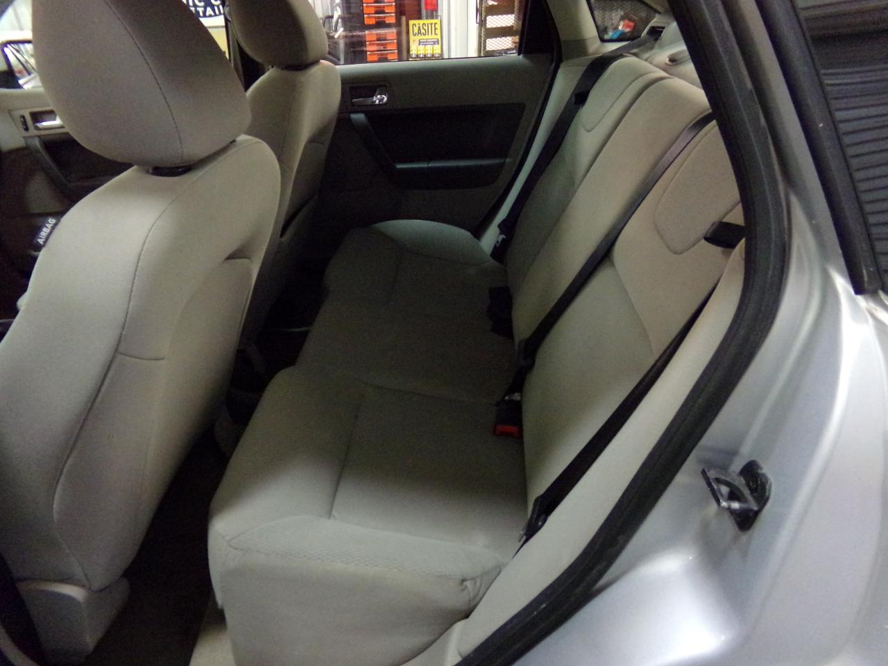 Ford Focus SE Sedan 2008